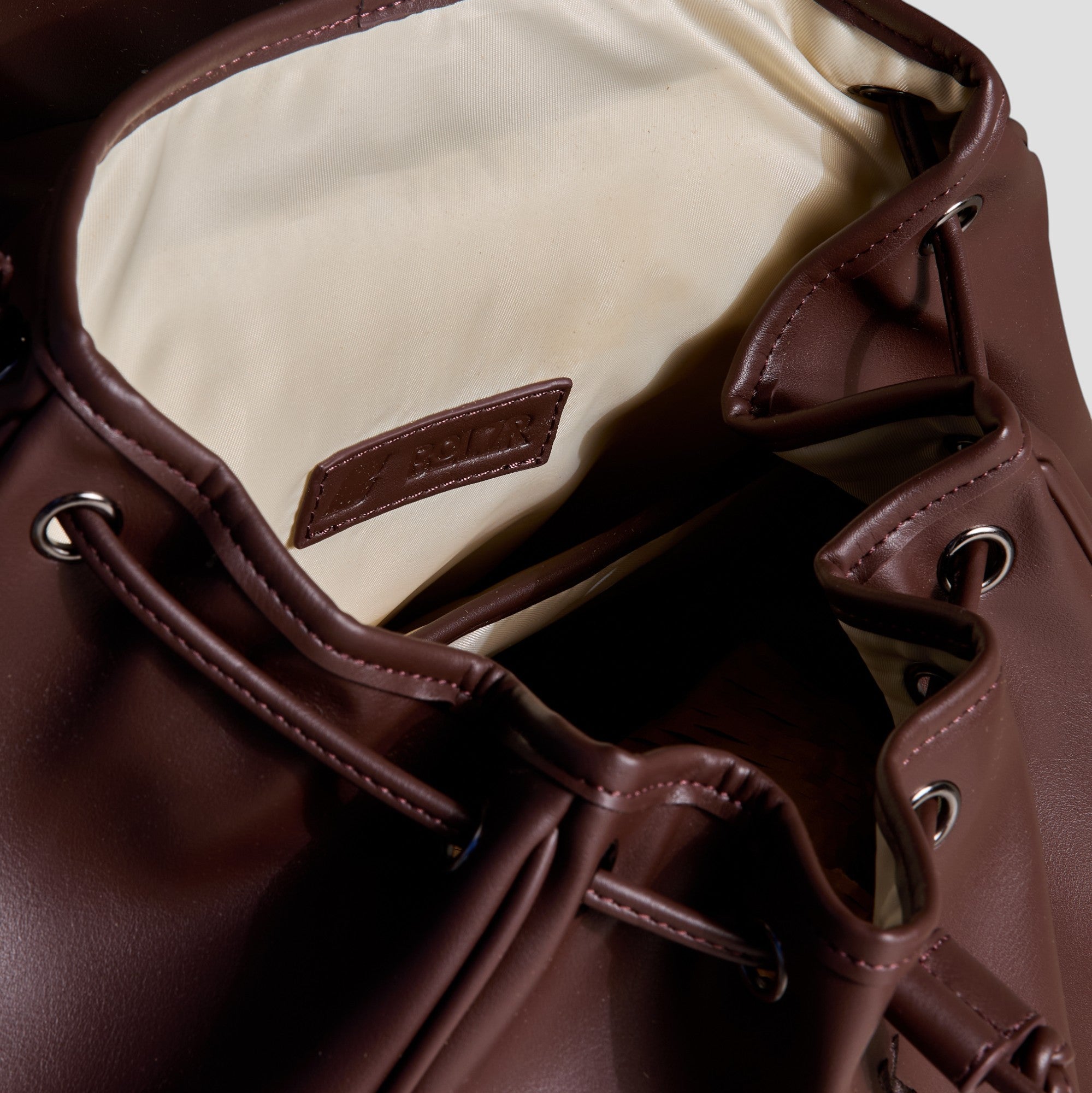 BOLZR  Rucksack  veganes Leder Detailansicht