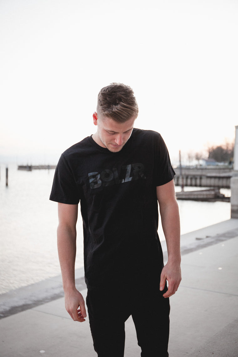 Bolzr T-Shirt | Schwarz auf Schwarz